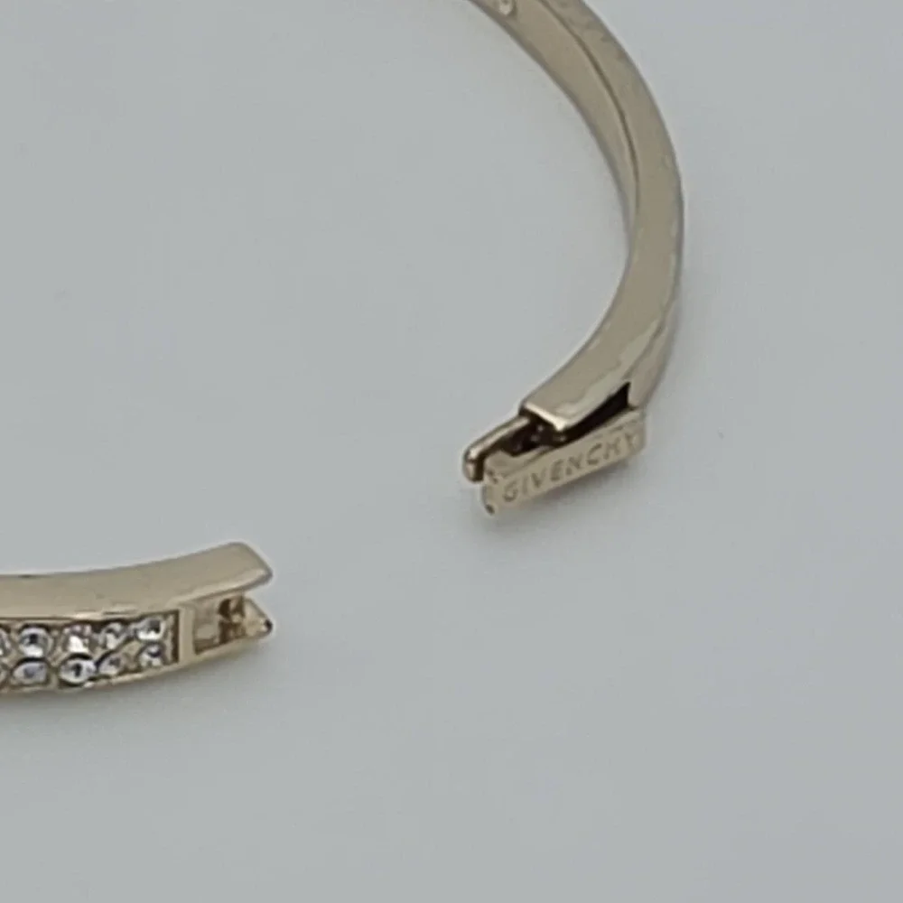 Vintage GIVENCHY Bracelet SWAROVSKI Pavé Crystal Bangle Hinged Gold Tone 6.75" - Picture 7 of 15
